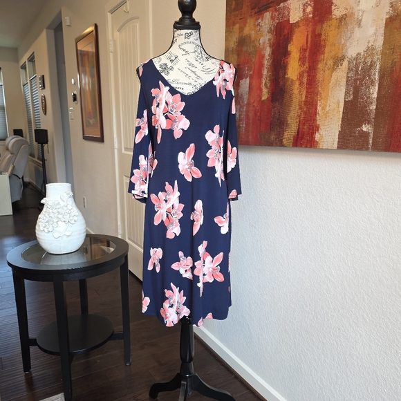 Connected Apparel Cold Shoulder Navy Dress with Pink Floral Design Size 16 - Picture 2 of 9